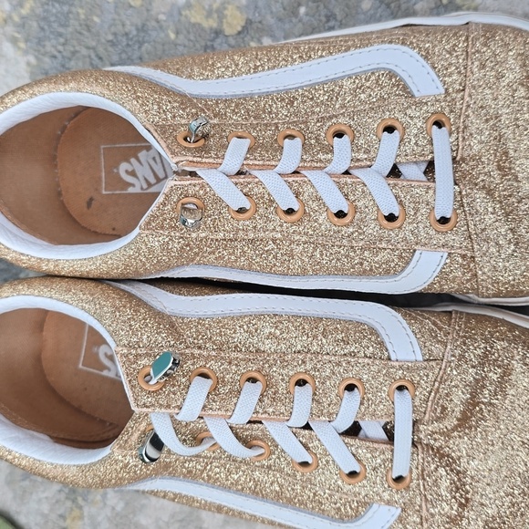 Vans Juniors Glitter Gold Old Skool Sneakers - Picture 9 of 11